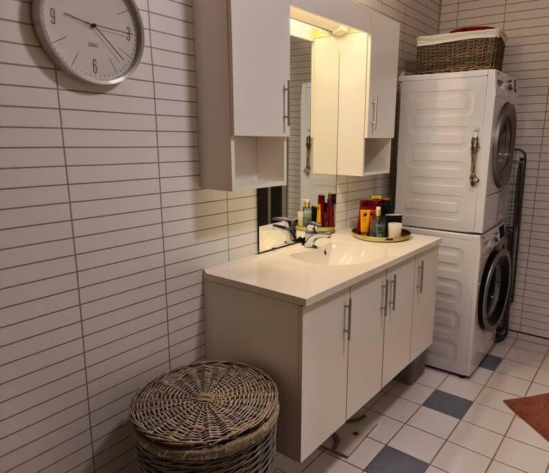 Koselig Og Moderne Leilighet, Meget Sentralt I Narvik Med Gratis Parkering! Экстерьер фото